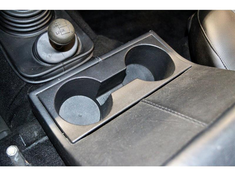 Land Rover Defender 28