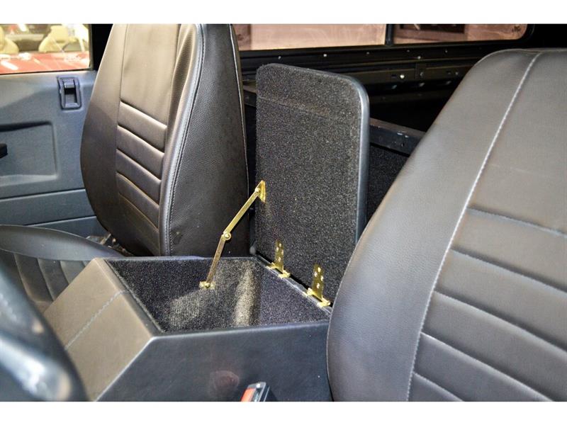 Land Rover Defender 29