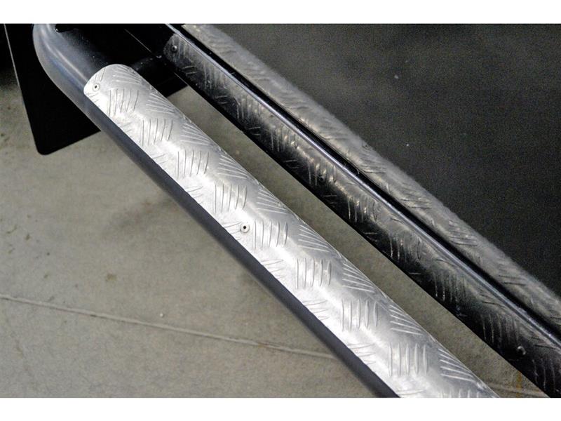 Land Rover Defender 33