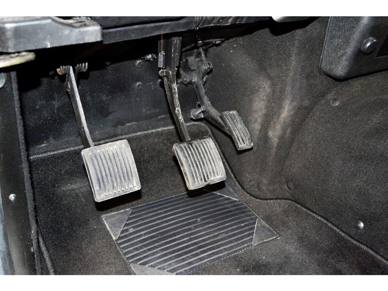 Land Rover Defender 34