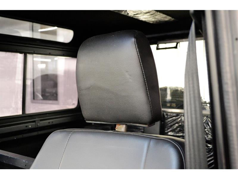 Land Rover Defender 36