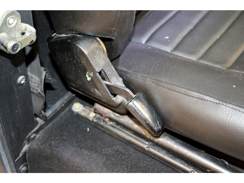 Land Rover Defender 37