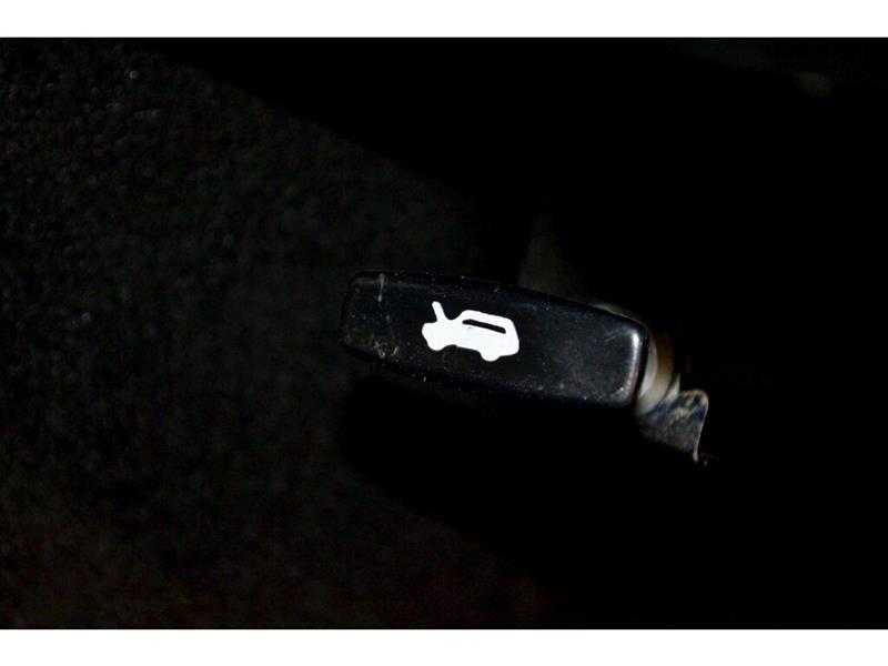 Land Rover Defender 38