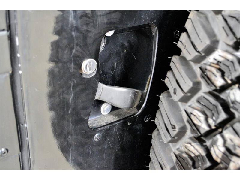 Land Rover Defender 48