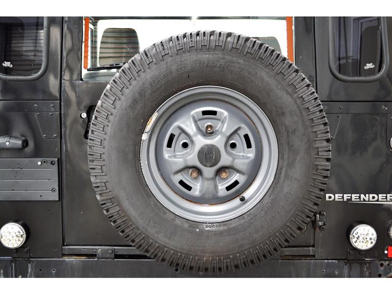 Land Rover Defender 49