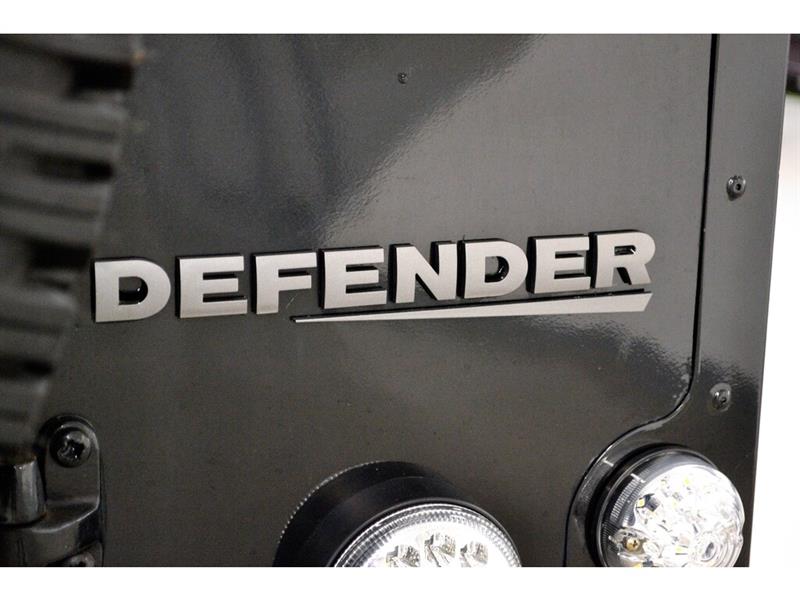 Land Rover Defender 51