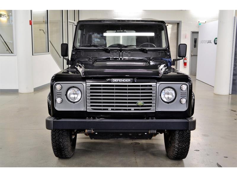 Land Rover Defender 52