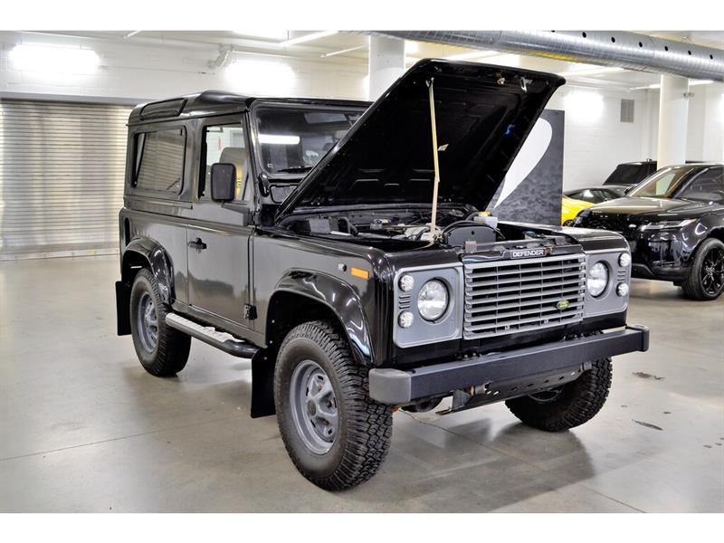 Land Rover Defender 57
