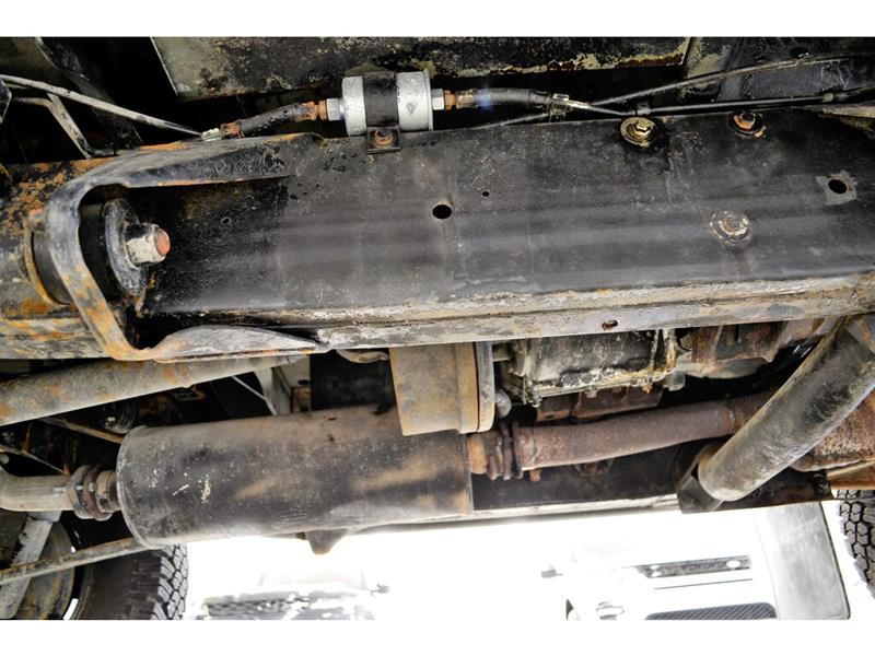 Land Rover Defender 64