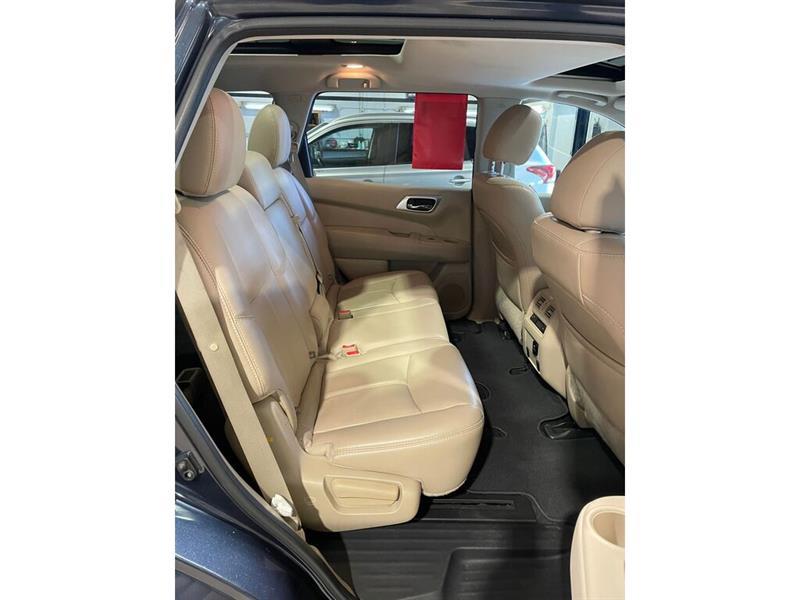 Nissan Pathfinder 15