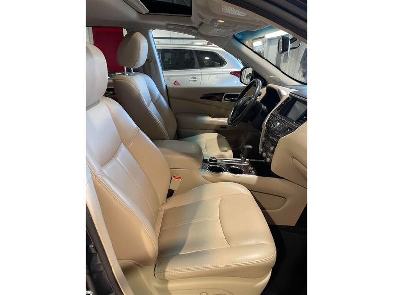 Nissan Pathfinder 16