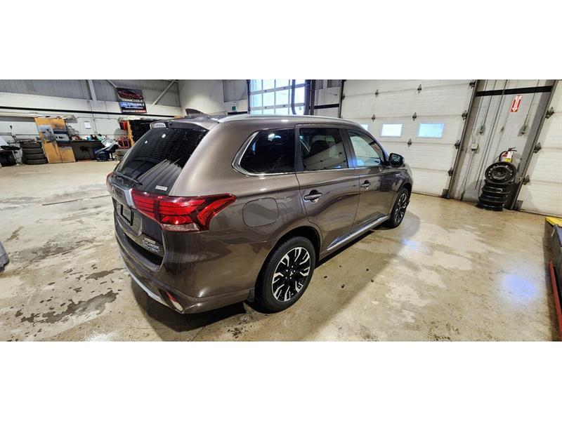 Mitsubishi Outlander 7
