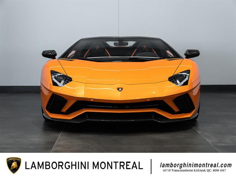 Lamborghini Aventador 3