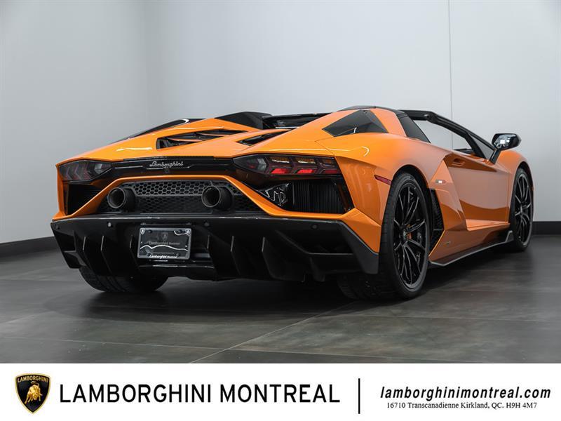 Lamborghini Aventador 5