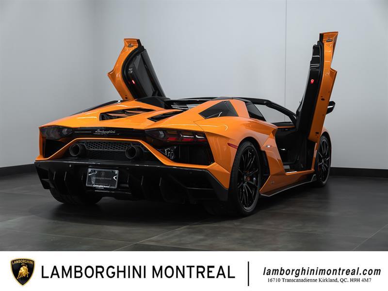 Lamborghini Aventador 6