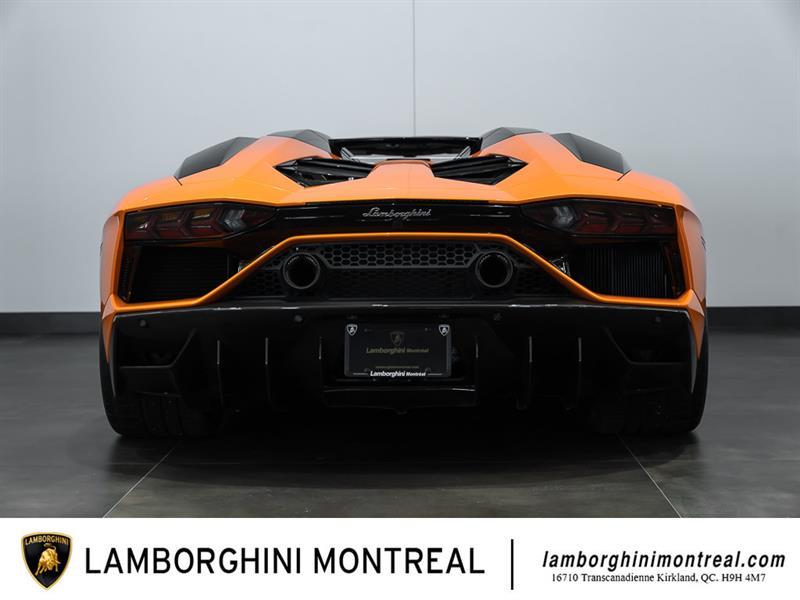 Lamborghini Aventador 7