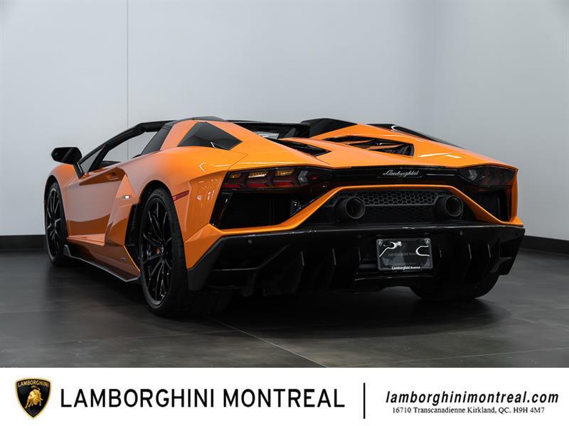Lamborghini Aventador 9