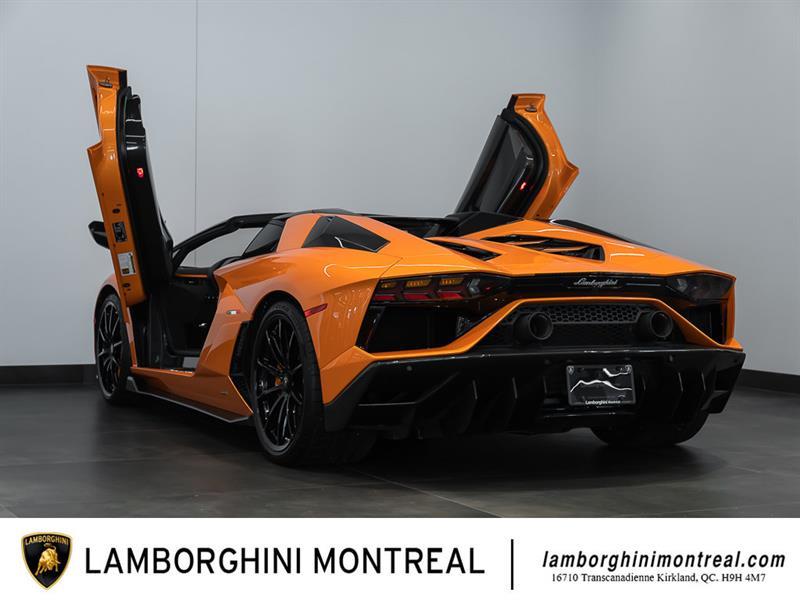 Lamborghini Aventador 10