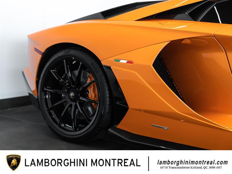 Lamborghini Aventador 11