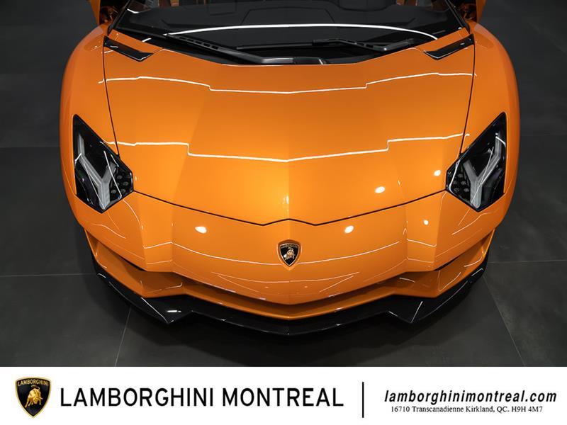 Lamborghini Aventador 14