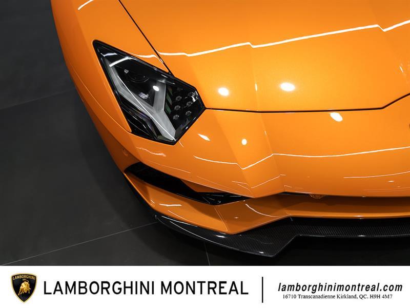 Lamborghini Aventador 16