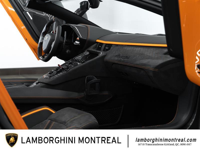 Lamborghini Aventador 36