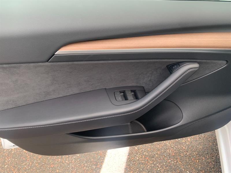 tesla Model 3 2022 - 10