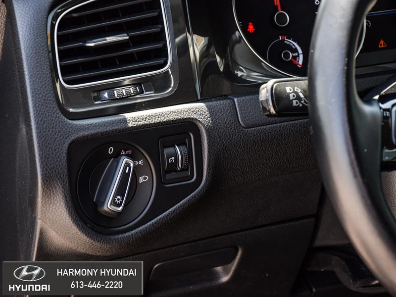 Volkswagen e-Golf 23