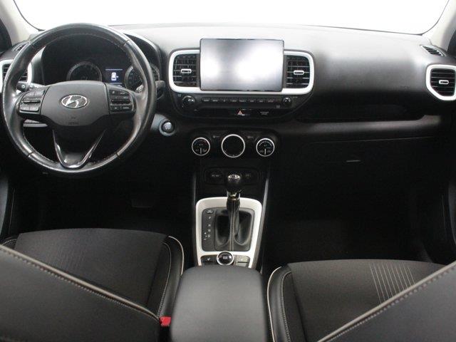 Hyundai Venue 16