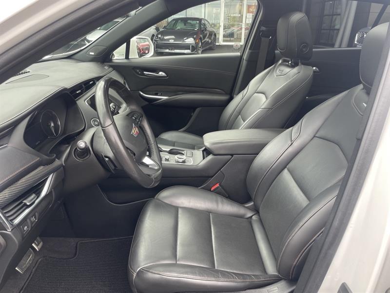 Cadillac XT4 11
