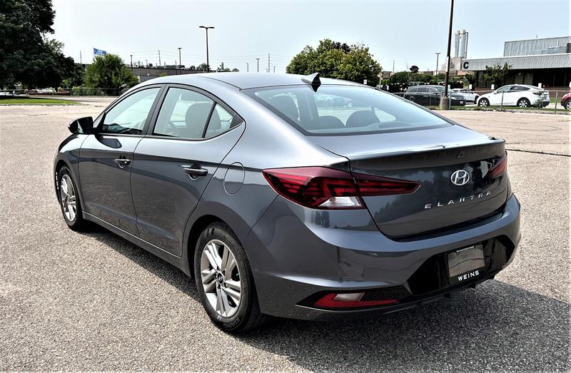 Hyundai Elantra 4