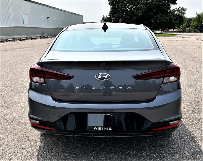 Hyundai Elantra 5