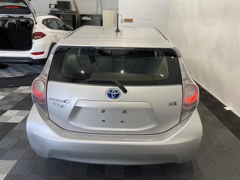 toyota Prius c 2013 - 4