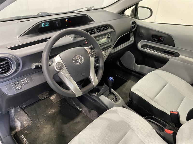 toyota Prius c 2013 - 6