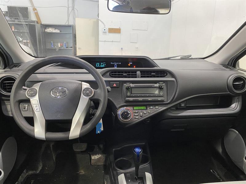 toyota Prius c 2013 - 7