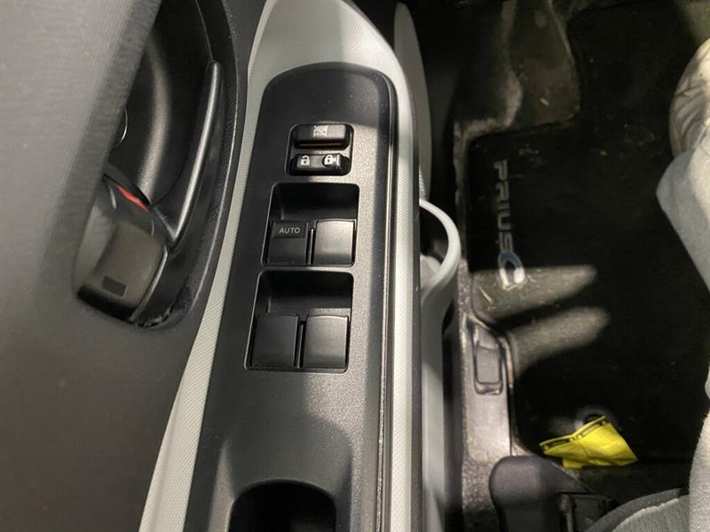 toyota Prius c 2013 - 16