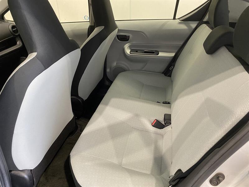 toyota Prius c 2013 - 19