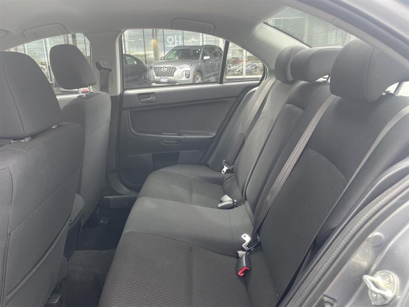 Mitsubishi Lancer 12