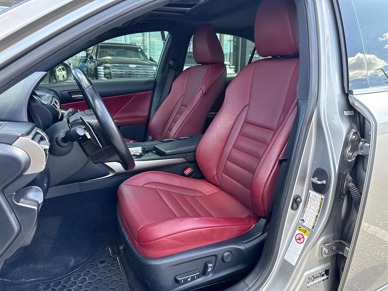 lexus IS 300 2016 - 11
