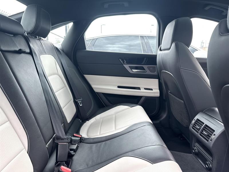 jaguar XF 2017 - 29