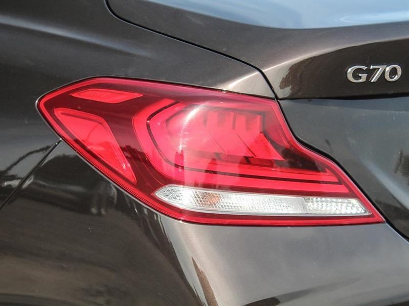 genesis G70 2019 - 12