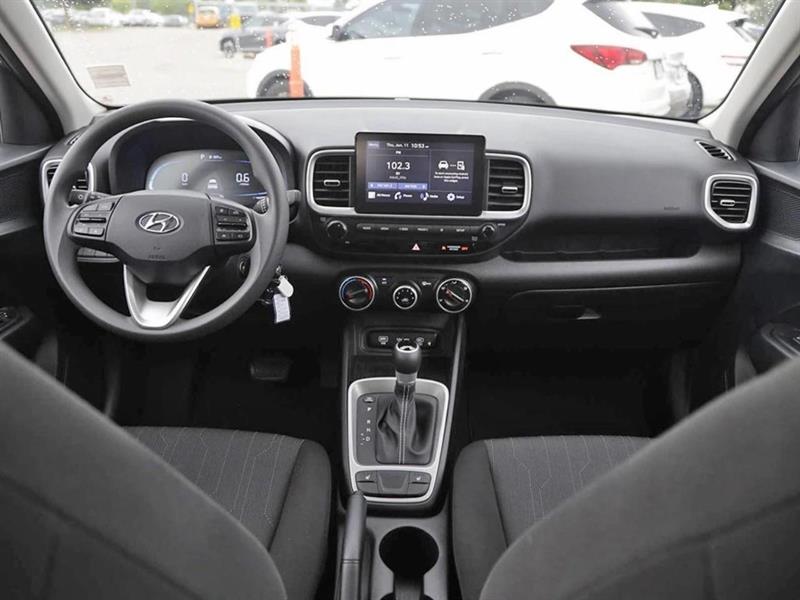 hyundai Venue 2023 - 25