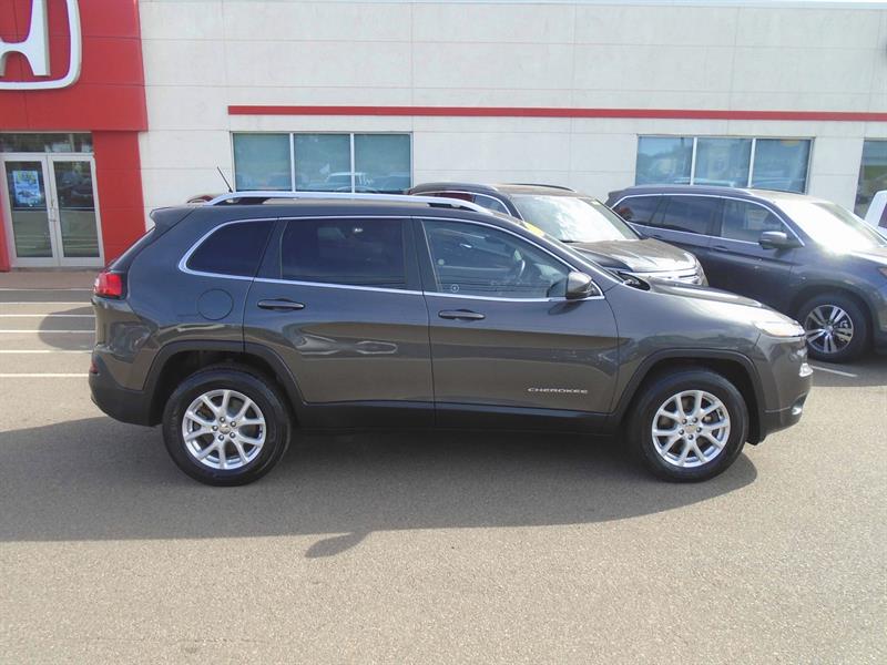 2015 Jeep Cherokee North | 3.2L | V6 | 4WD | Bluetooth | A ...