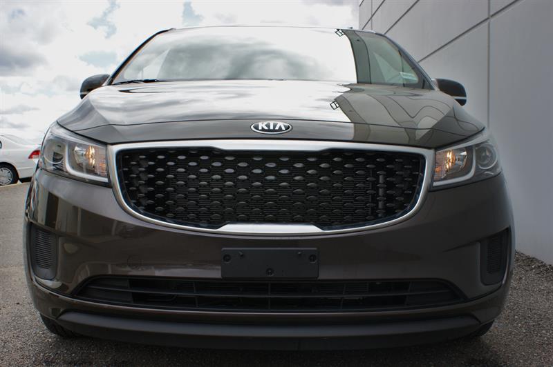 kia Sedona LX 2018 - 22