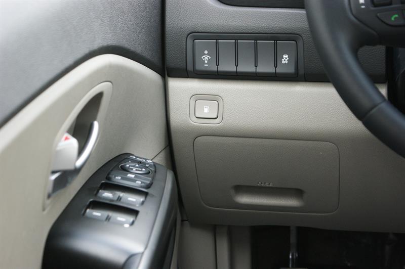 kia Sedona LX 2018 - 9