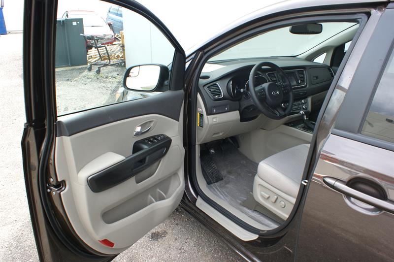 kia Sedona LX 2018 - 3