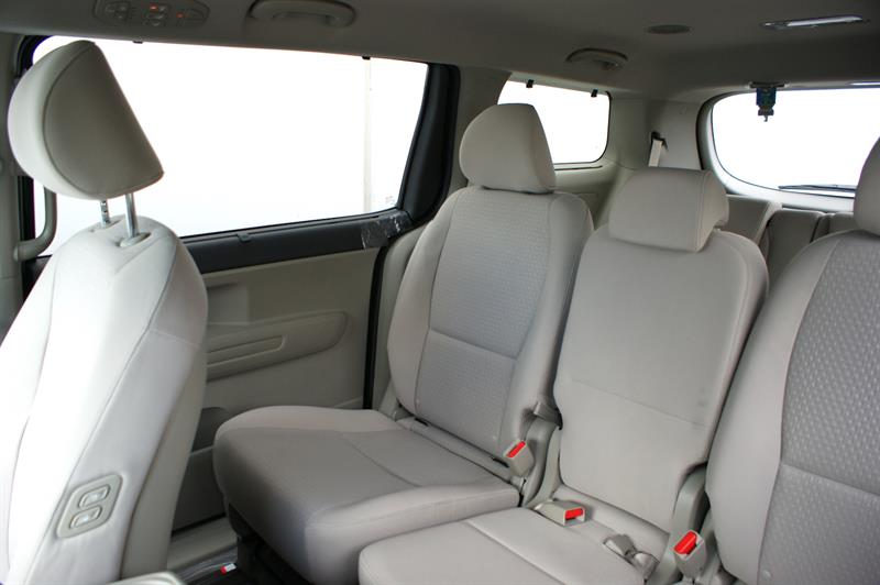 kia Sedona LX 2018 - 15