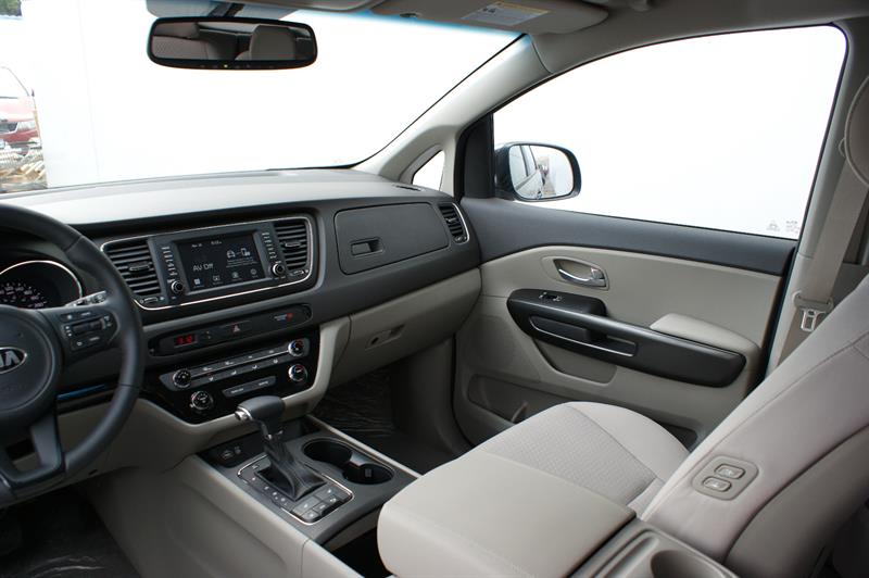 kia Sedona LX 2018 - 8