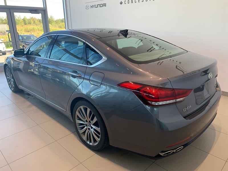 Used Hyundai Genesis Sedan 2015 for sale in Magog, Quebec ...