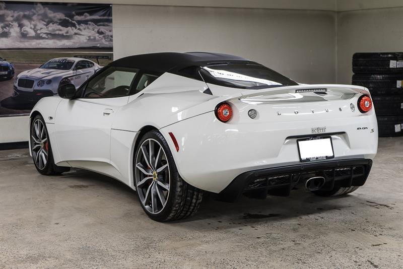 Lotus evora s